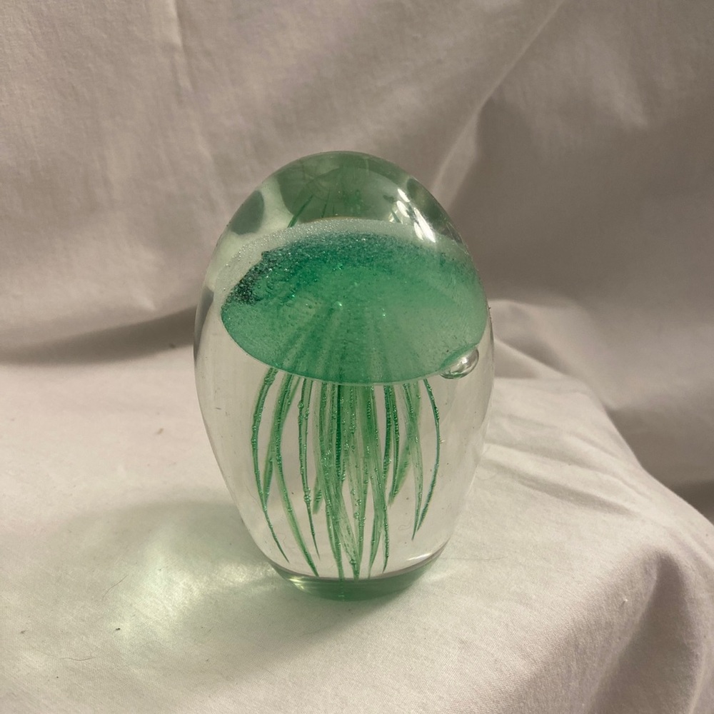 Dynasty Gallery ~ Baby Jellyfish Paperweight ~ Green ~ 4” H x 3” W